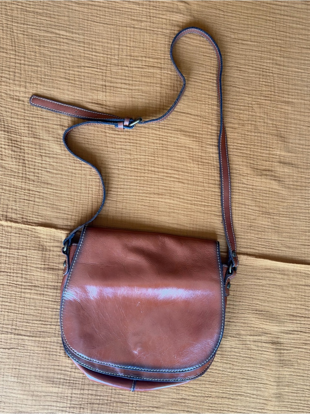 *pre-loved* Patricia Nash Cognac Brown Leather Saddle Crossbody Bag Vintage